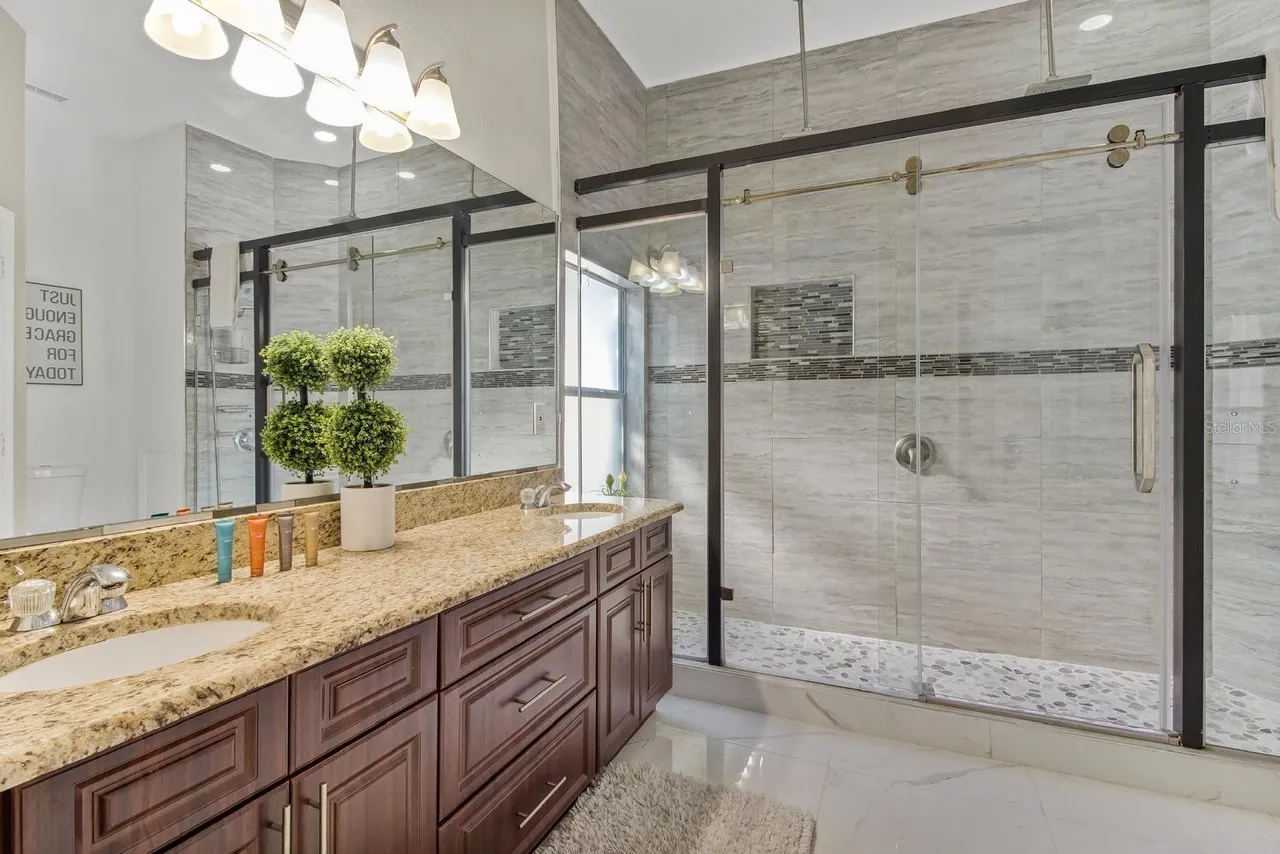 Slide show image of the Orlando Florida Home for Sale 15