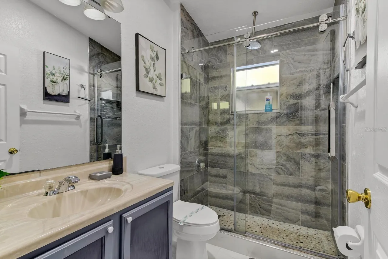 Slide show image of the Orlando Florida Home for Sale 19
