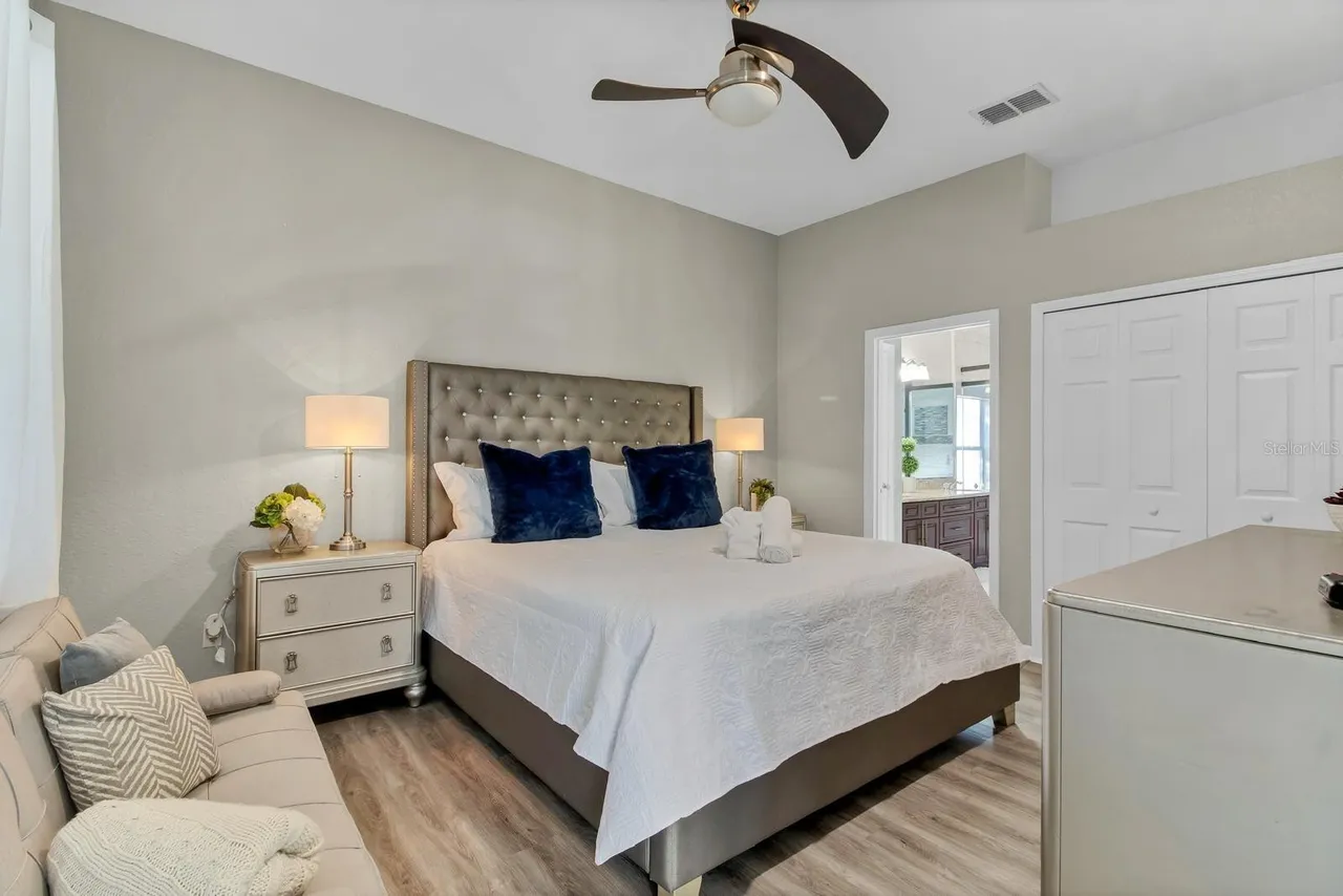 Slide show image of the Orlando Florida Home for Sale 21