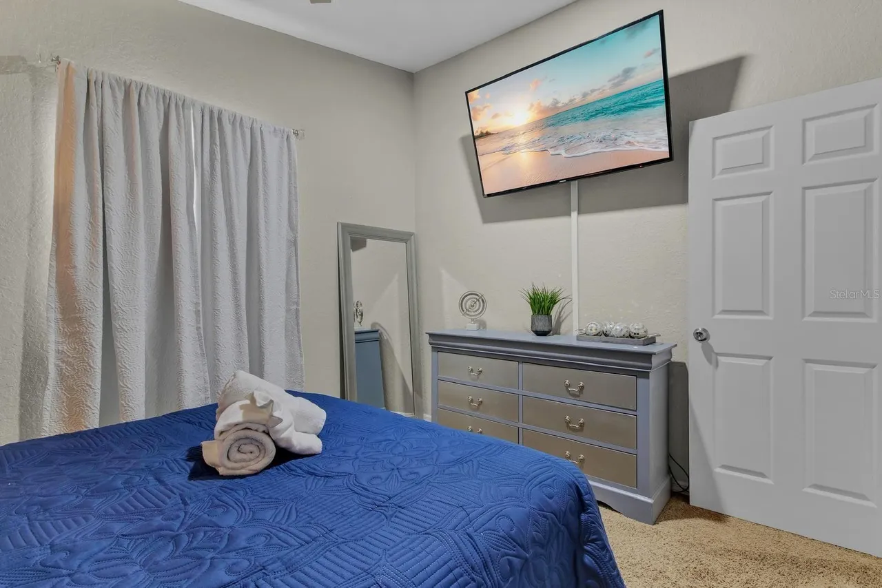 Slide show image of the Orlando Florida Home for Sale 24