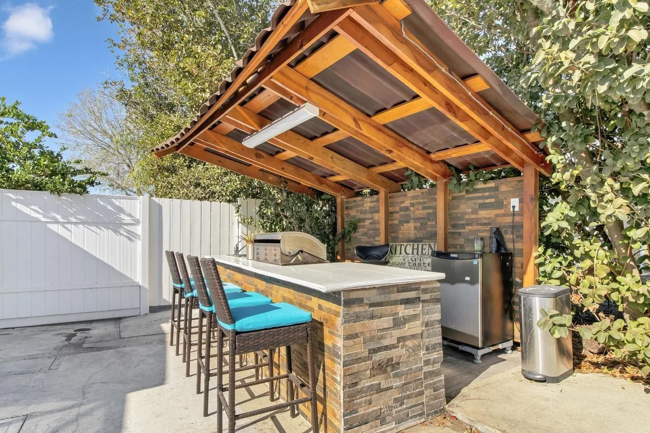 Slide show image of the Orlando Florida Home for Sale 31