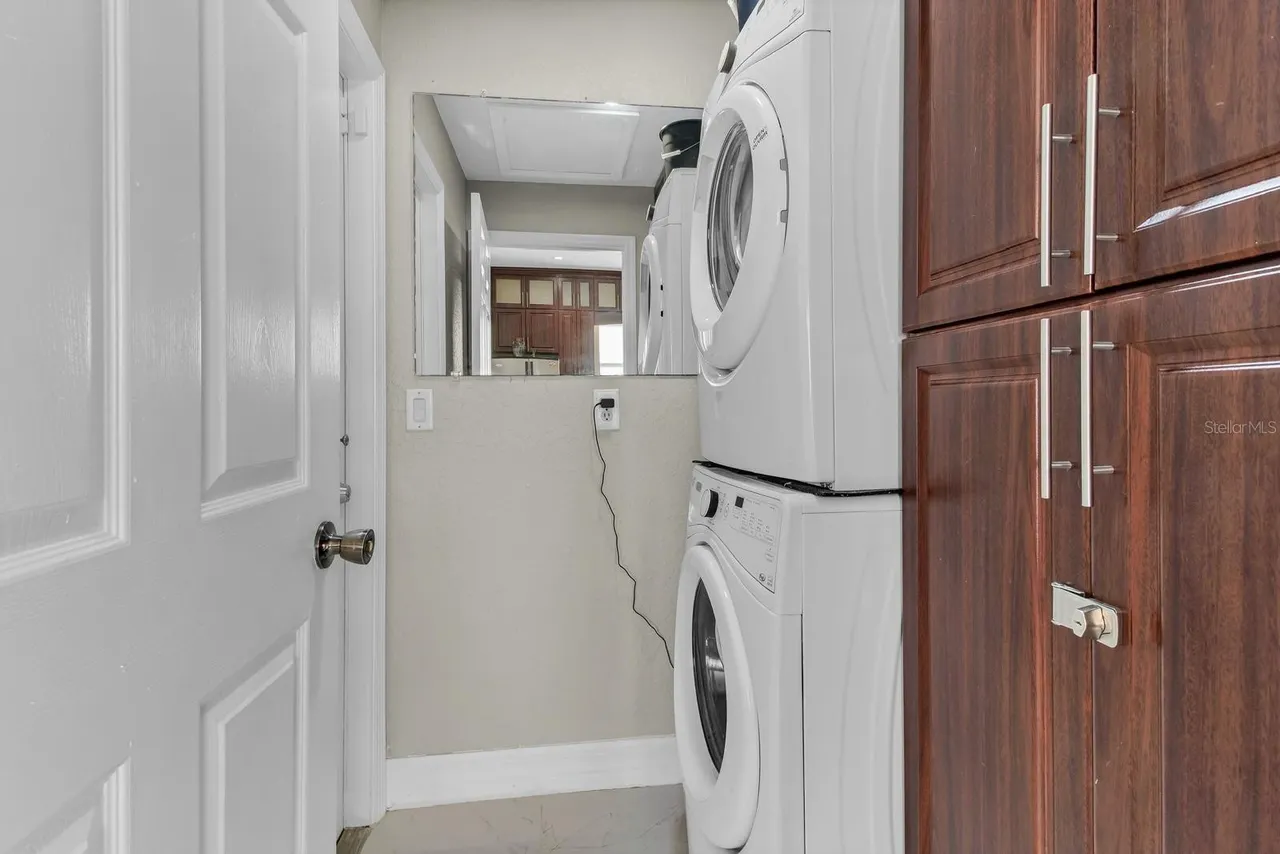 Slide show image of the Orlando Florida Home for Sale 40