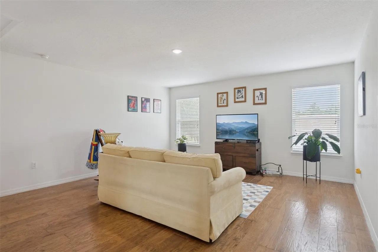 Slide show image of the Orlando Florida Home for Sale 09