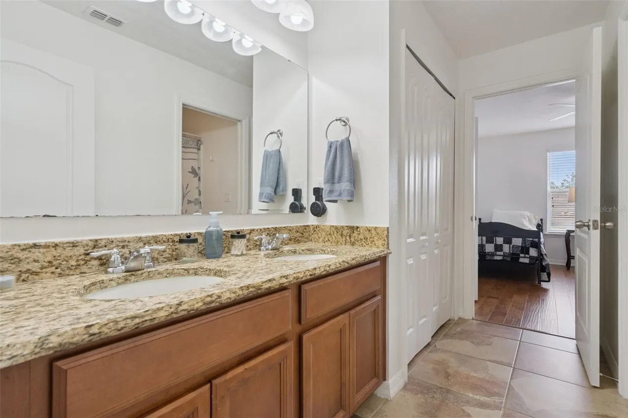 Slide show image of the Orlando Florida Home for Sale 18