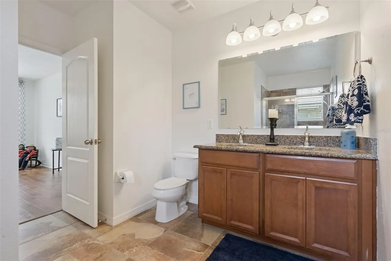 Slide show image of the Orlando Florida Home for Sale 19