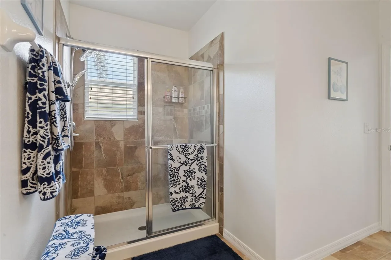 Slide show image of the Orlando Florida Home for Sale 20