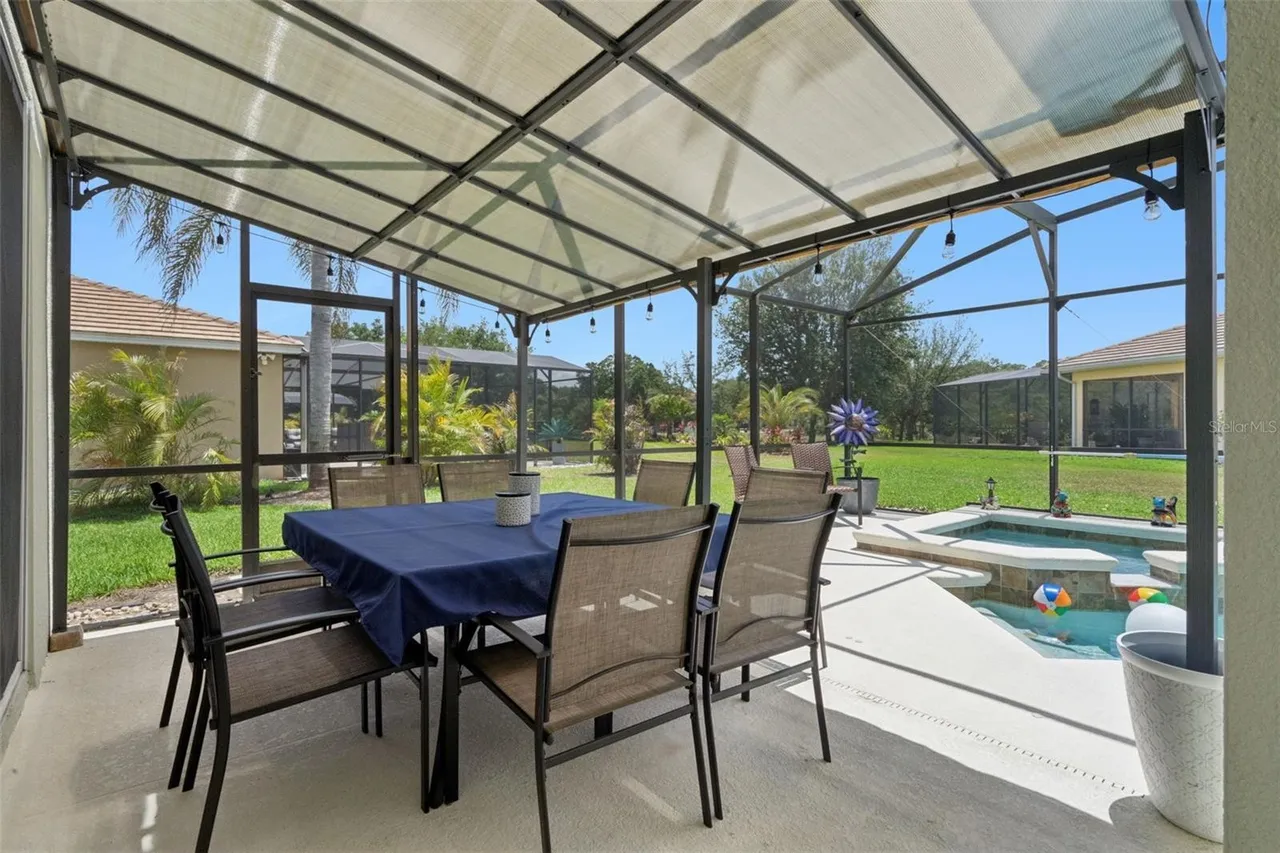 Slide show image of the Orlando Florida Home for Sale 23