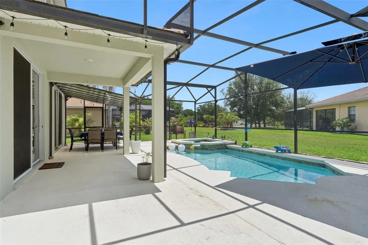 Slide show image of the Orlando Florida Home for Sale 24