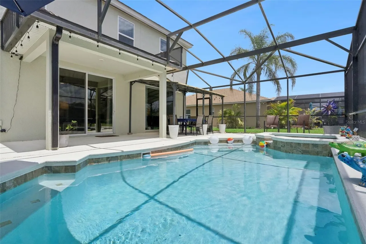 Slide show image of the Orlando Florida Home for Sale 25