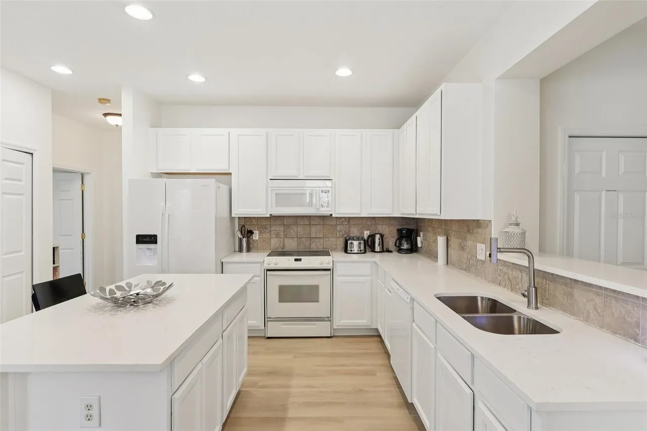 Slide show image of the Orlando Florida Home for Sale 03