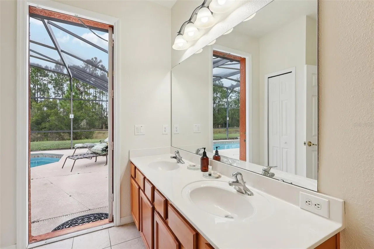 Slide show image of the Orlando Florida Home for Sale 16