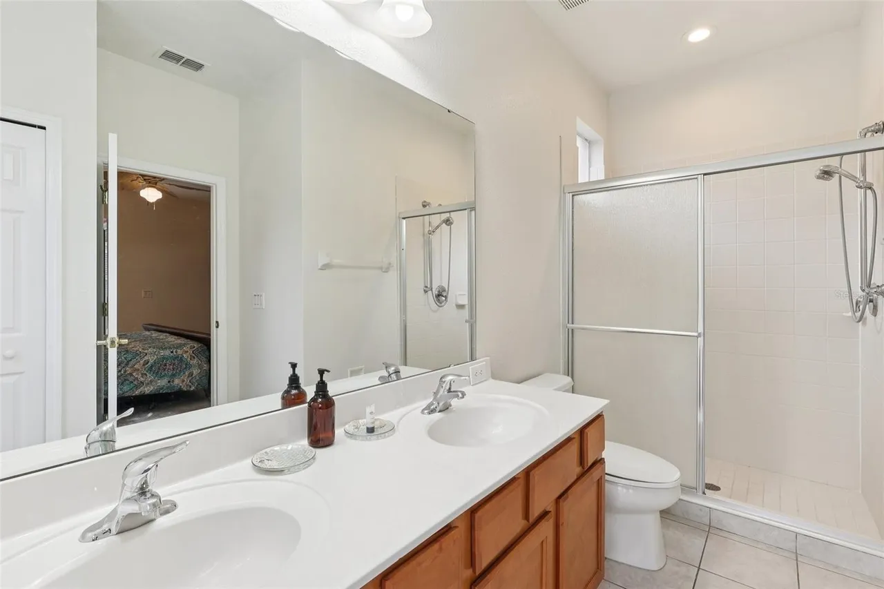 Slide show image of the Orlando Florida Home for Sale 17