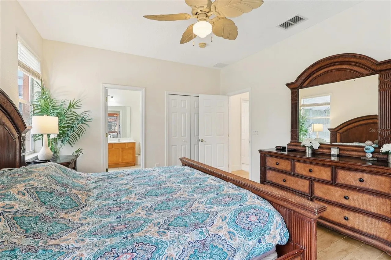 Slide show image of the Orlando Florida Home for Sale 18