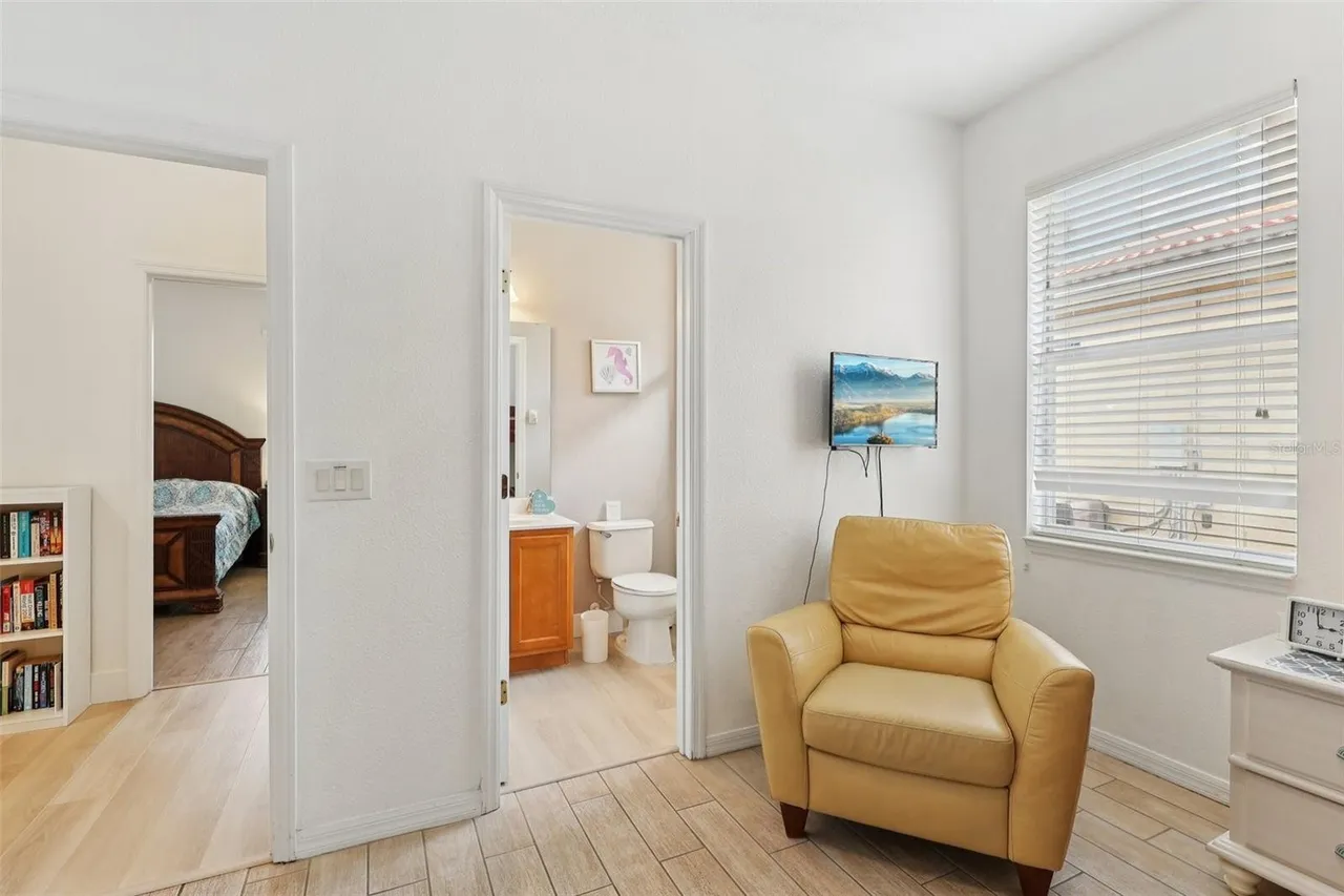 Slide show image of the Orlando Florida Home for Sale 20