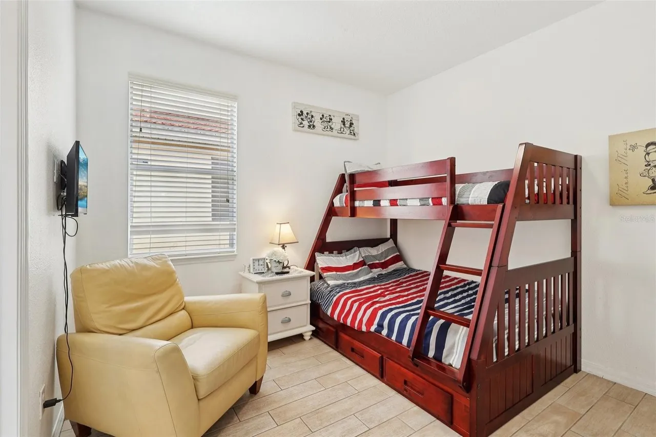 Slide show image of the Orlando Florida Home for Sale 24
