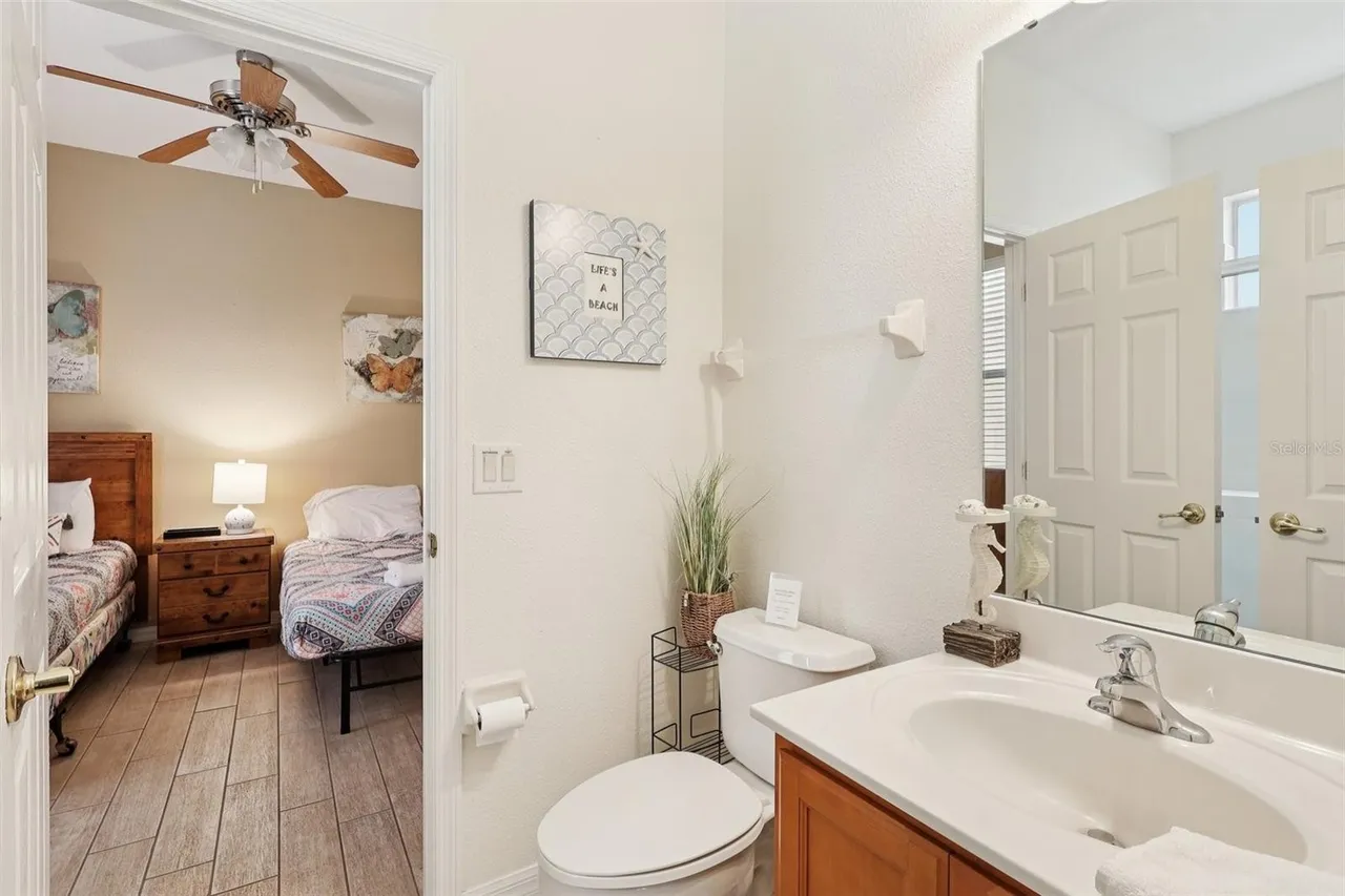 Slide show image of the Orlando Florida Home for Sale 28
