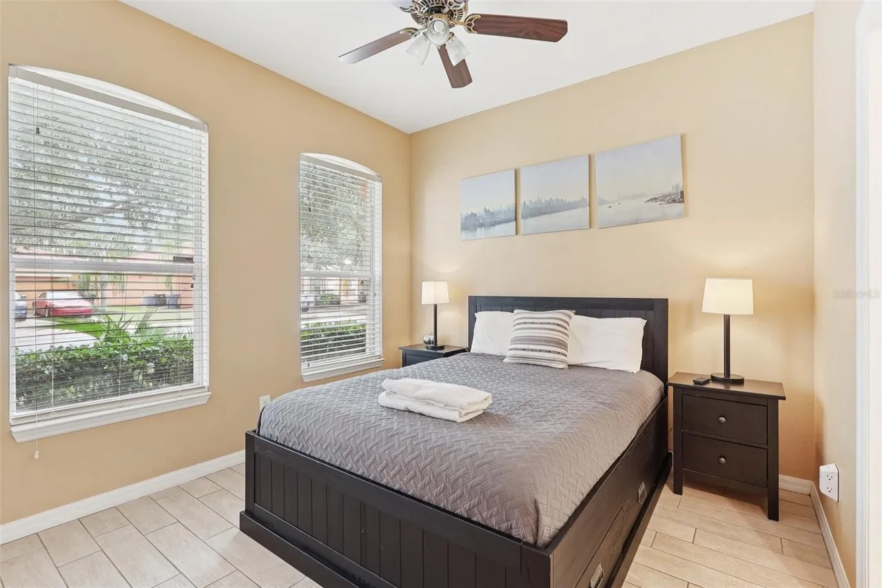 Slide show image of the Orlando Florida Home for Sale 30