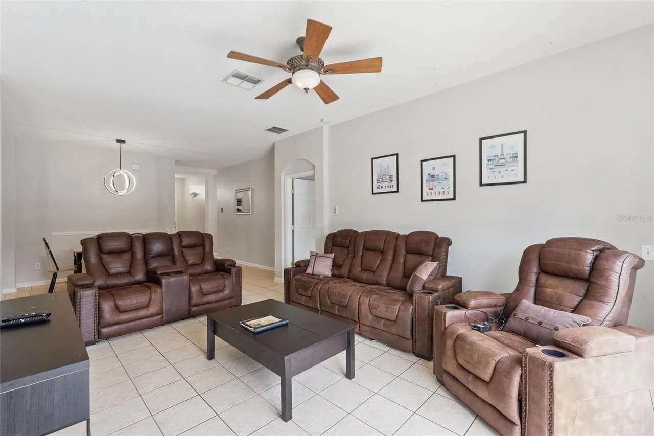 Slide show image of the Orlando Florida Home for Sale 02
