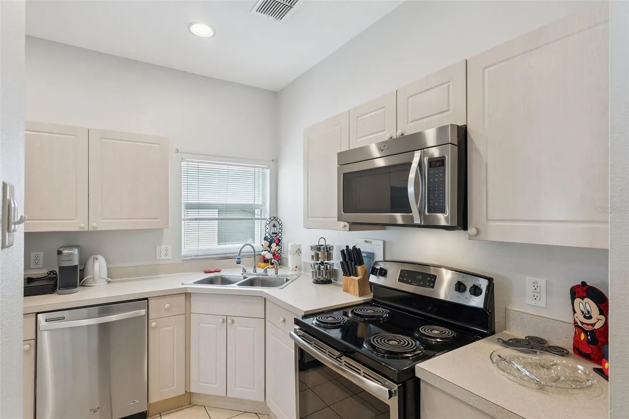 Slide show image of the Orlando Florida Home for Sale 03