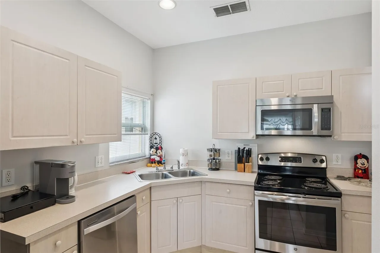 Slide show image of the Orlando Florida Home for Sale 10