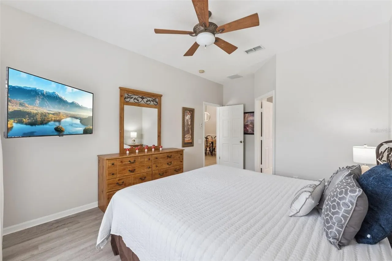Slide show image of the Orlando Florida Home for Sale 12