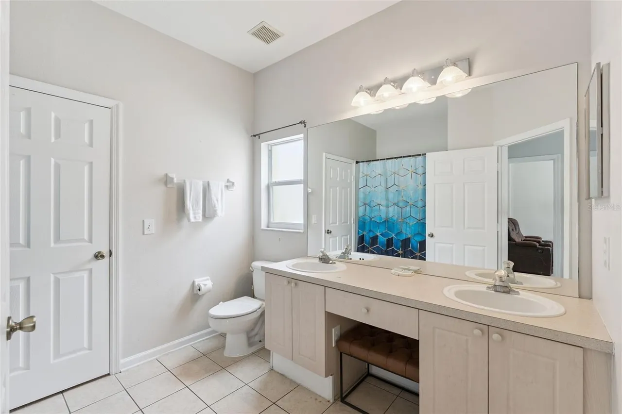 Slide show image of the Orlando Florida Home for Sale 13