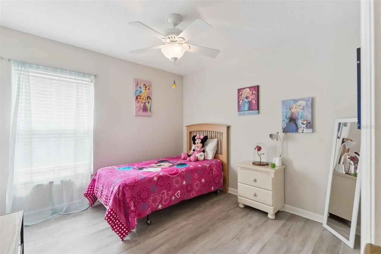 Slide show image of the Orlando Florida Home for Sale 15