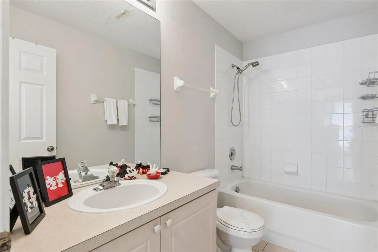 Slide show image of the Orlando Florida Home for Sale 17