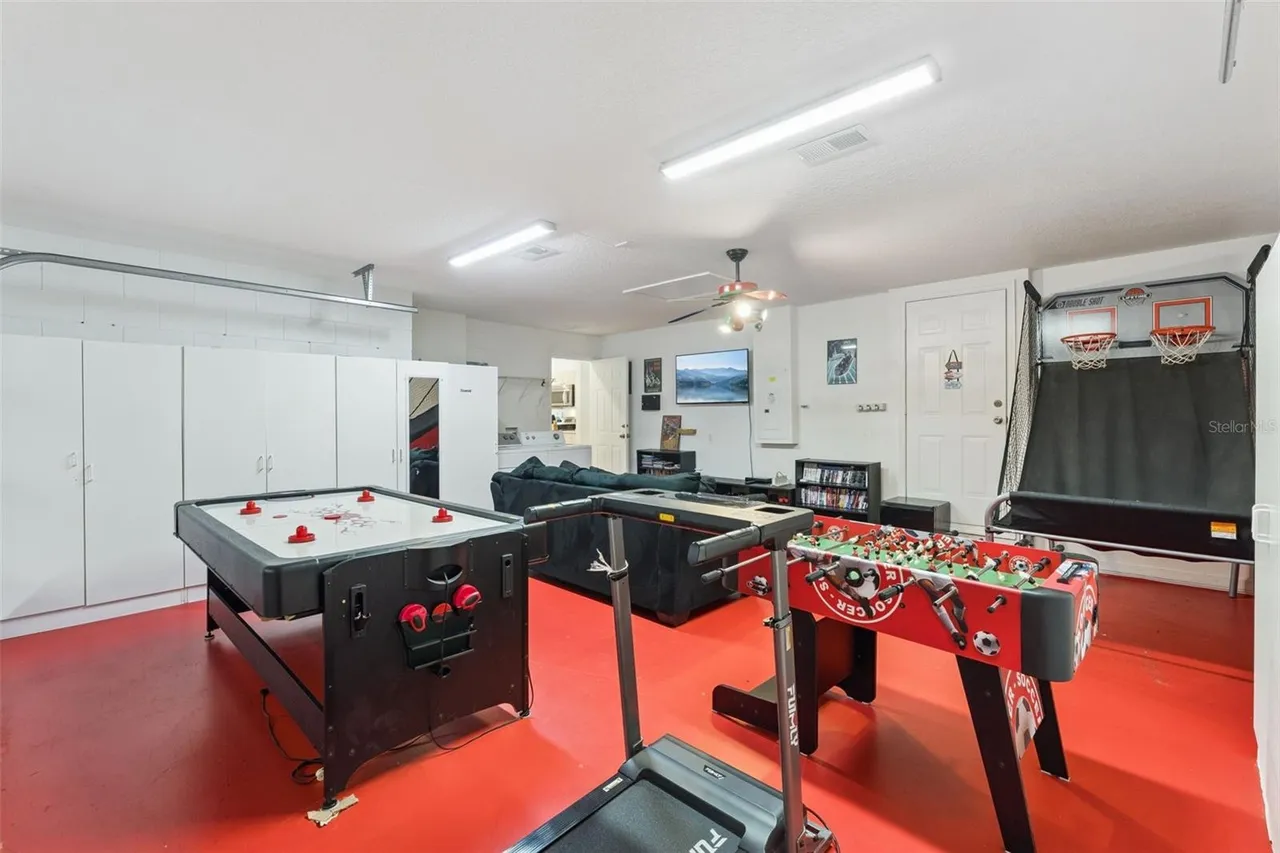 Slide show image of the Orlando Florida Home for Sale 18