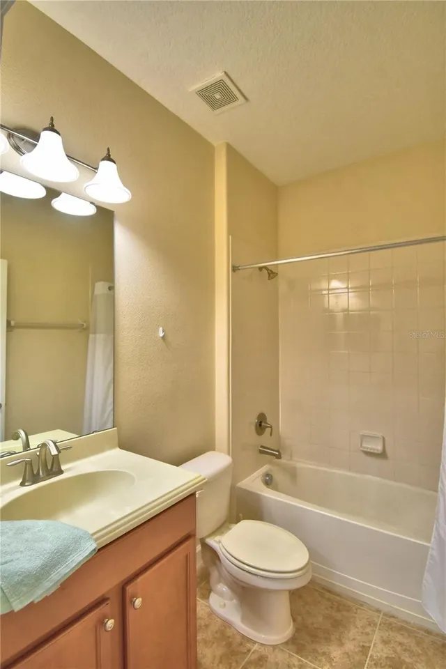Slide show image of the Orlando Florida Home for Sale 06