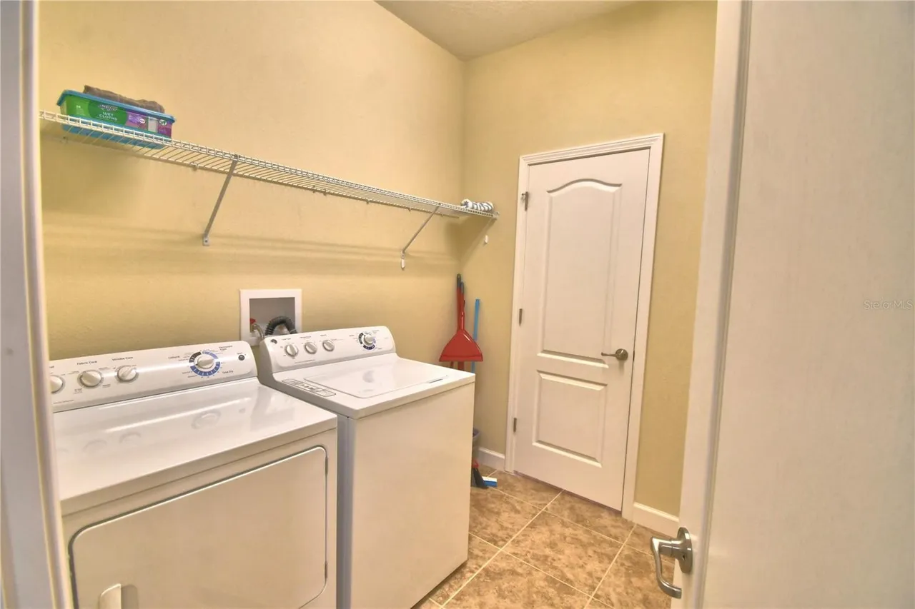 Slide show image of the Orlando Florida Home for Sale 11