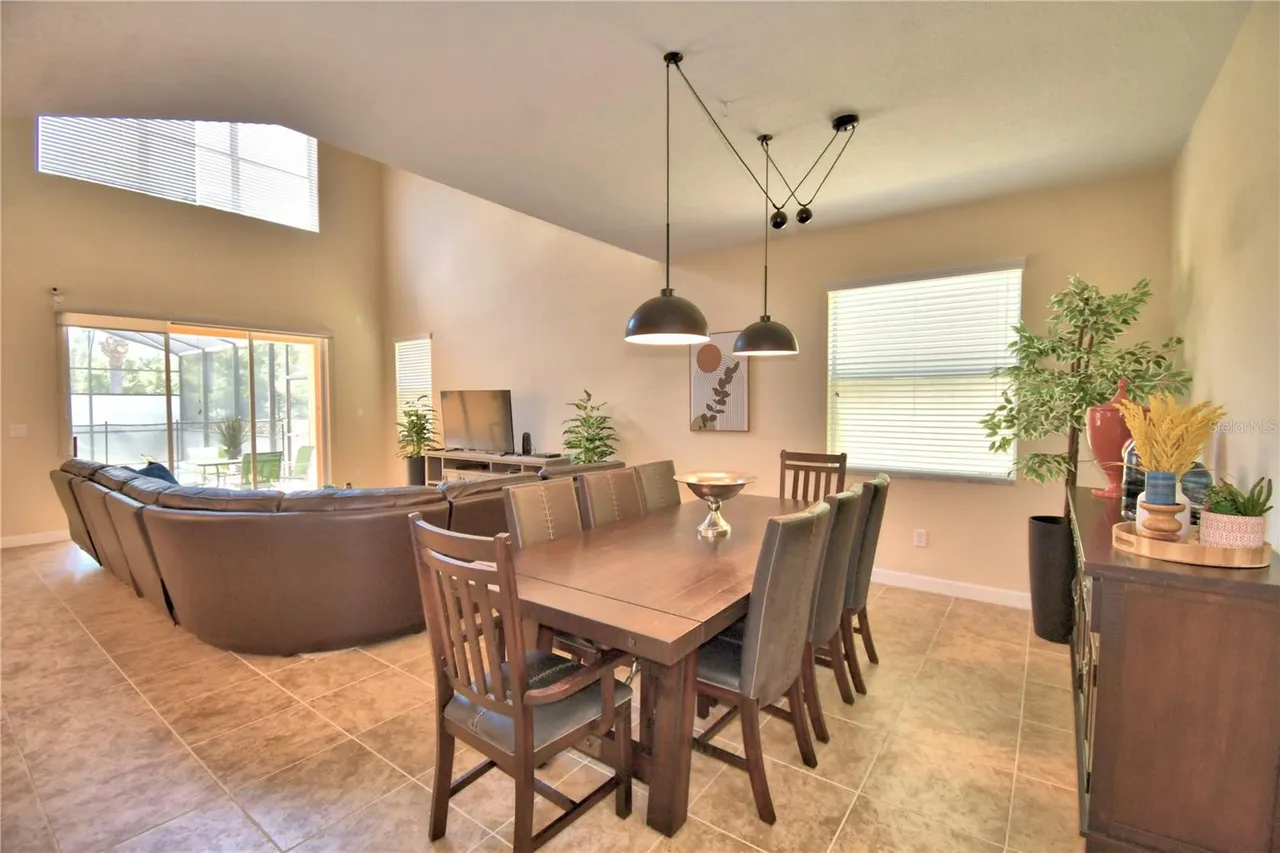Slide show image of the Orlando Florida Home for Sale 13