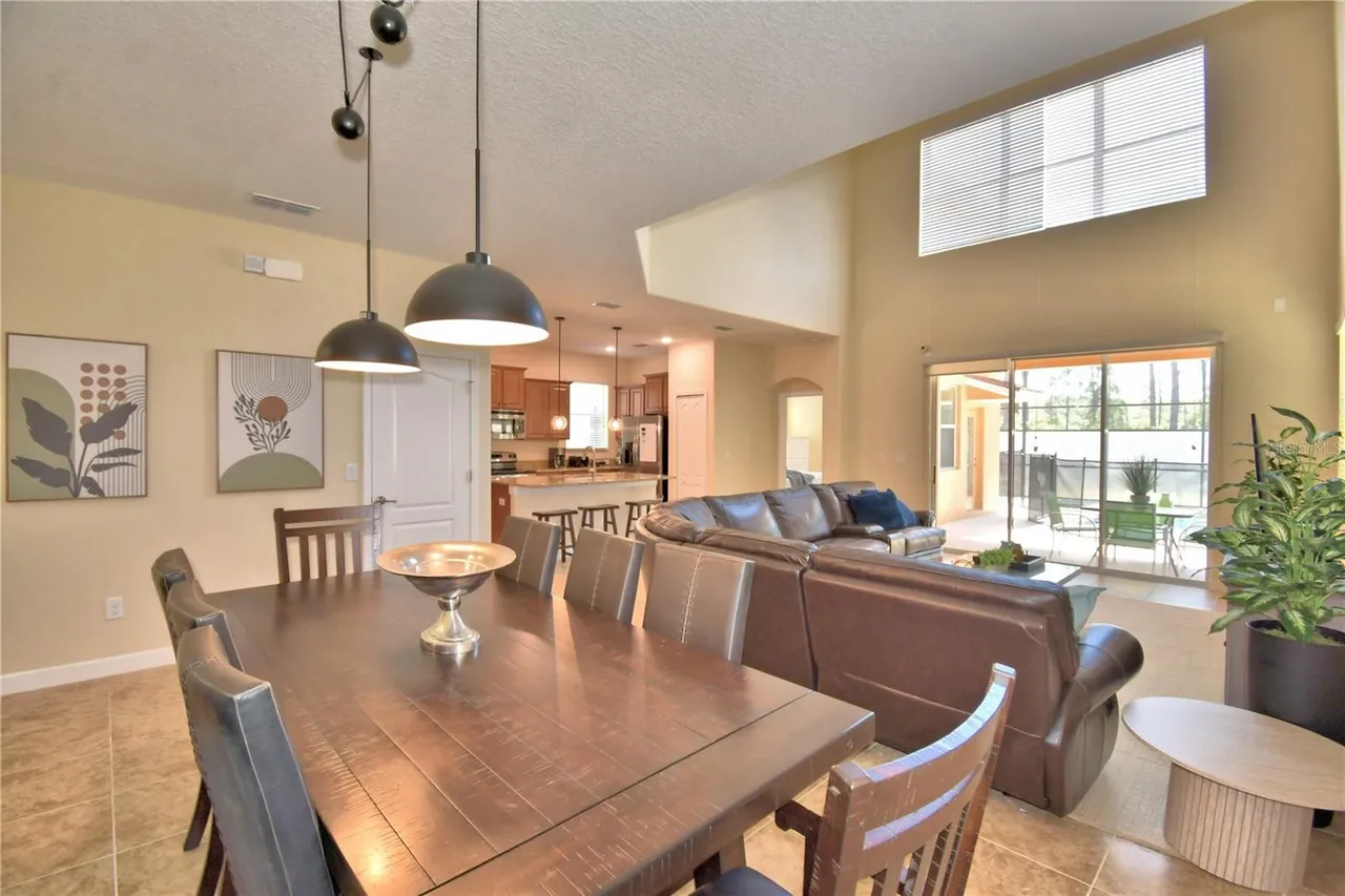 Slide show image of the Orlando Florida Home for Sale 15