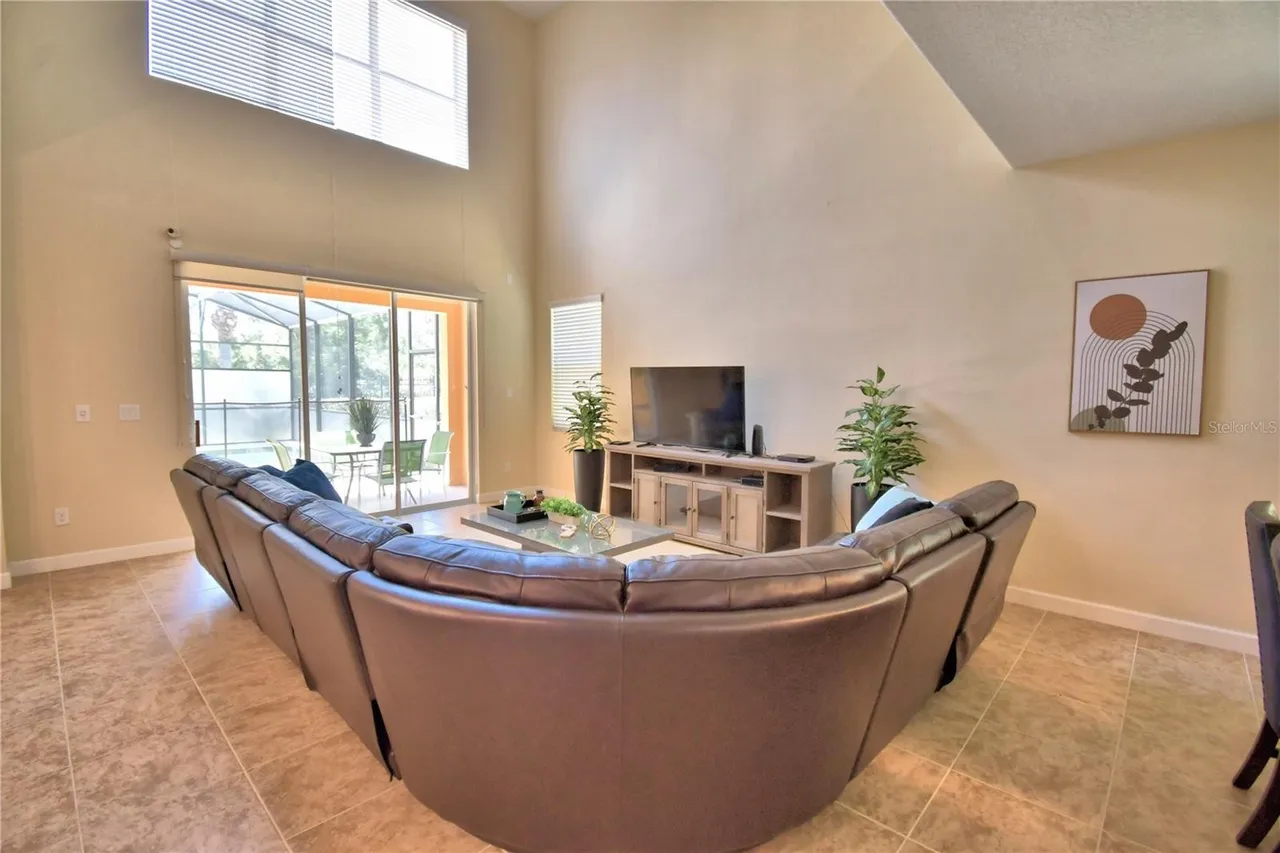 Slide show image of the Orlando Florida Home for Sale 16
