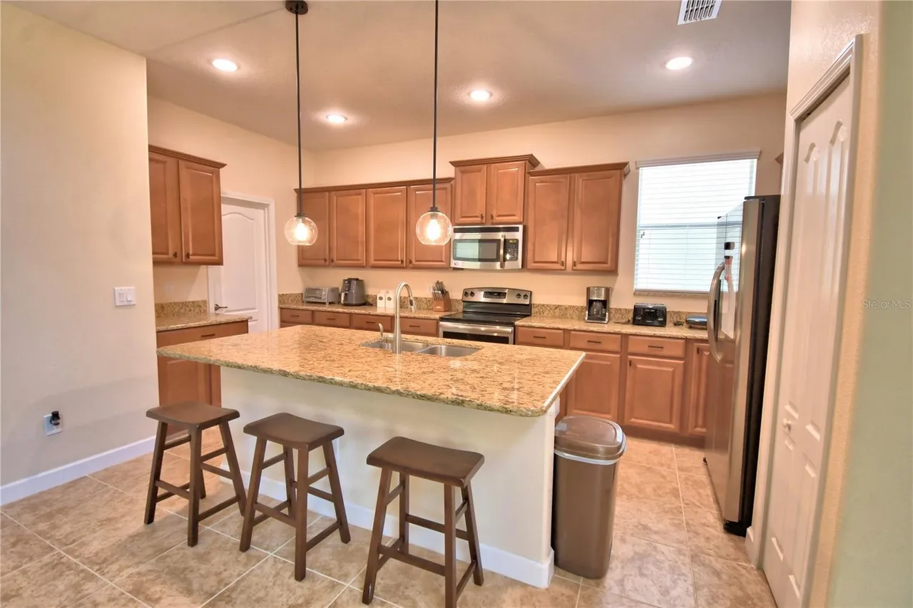 Slide show image of the Orlando Florida Home for Sale 18