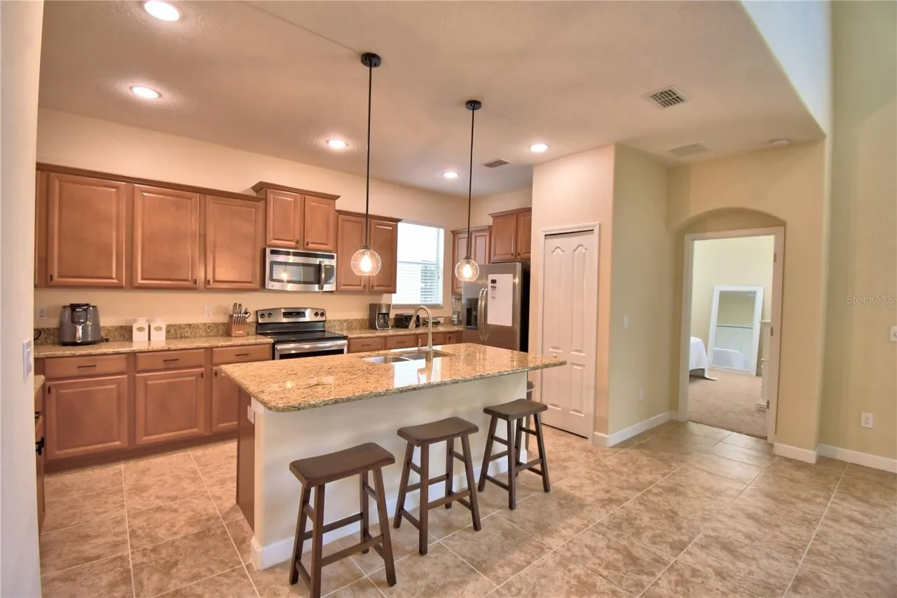 Slide show image of the Orlando Florida Home for Sale 19