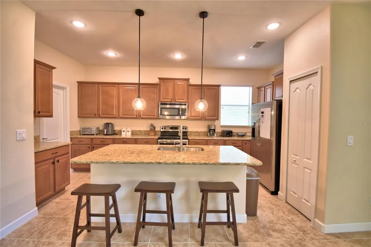 Slide show image of the Orlando Florida Home for Sale 20