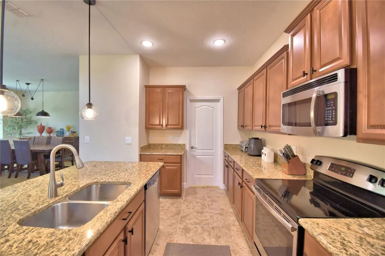 Slide show image of the Orlando Florida Home for Sale 22