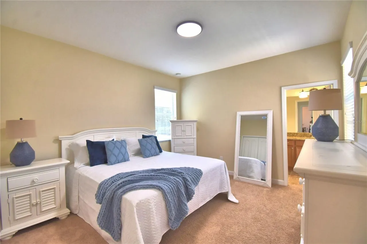 Slide show image of the Orlando Florida Home for Sale 23
