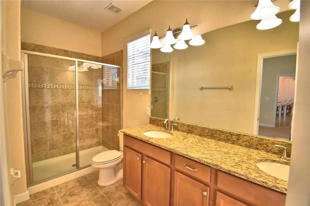 Slide show image of the Orlando Florida Home for Sale 26