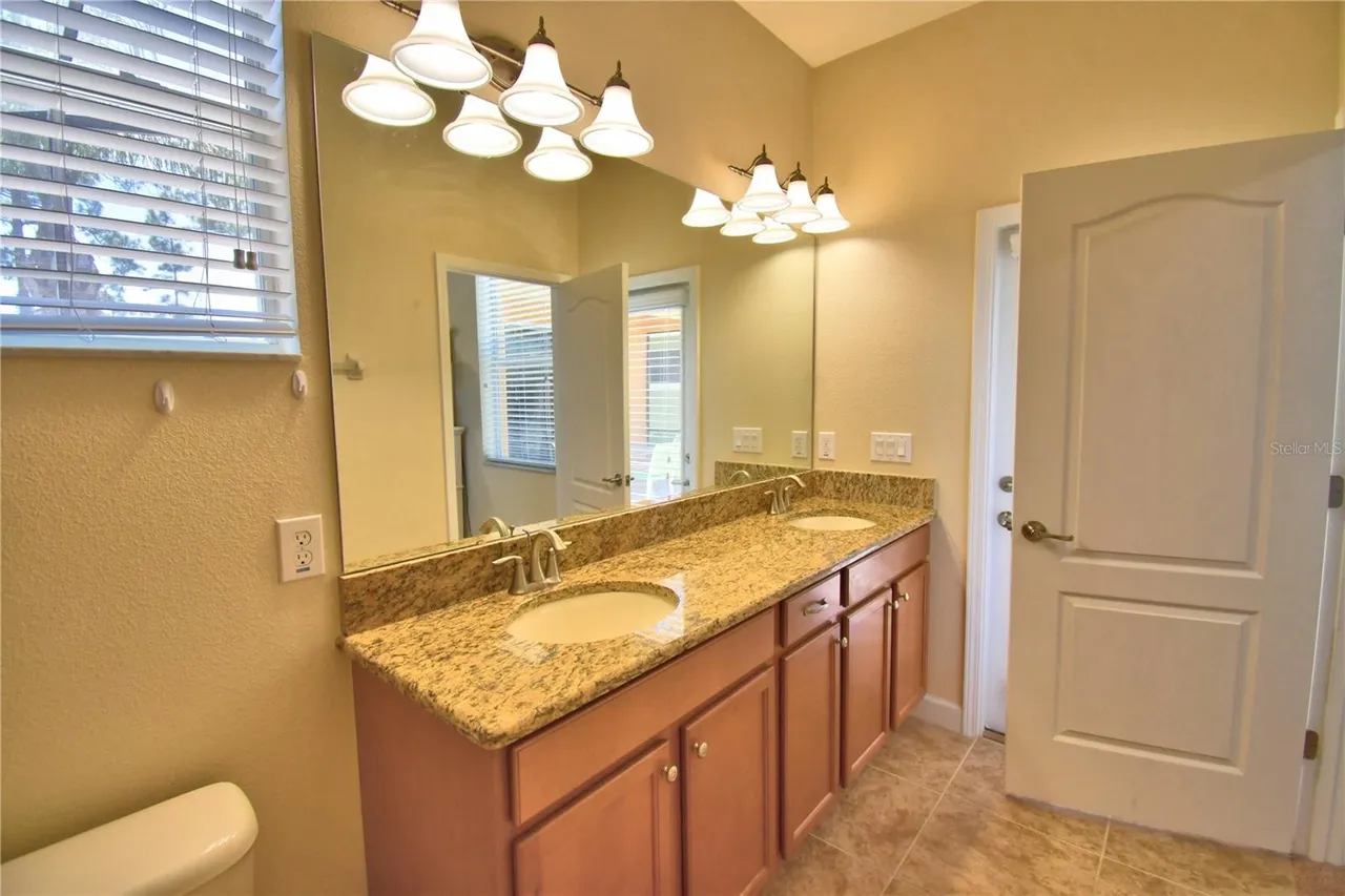 Slide show image of the Orlando Florida Home for Sale 27