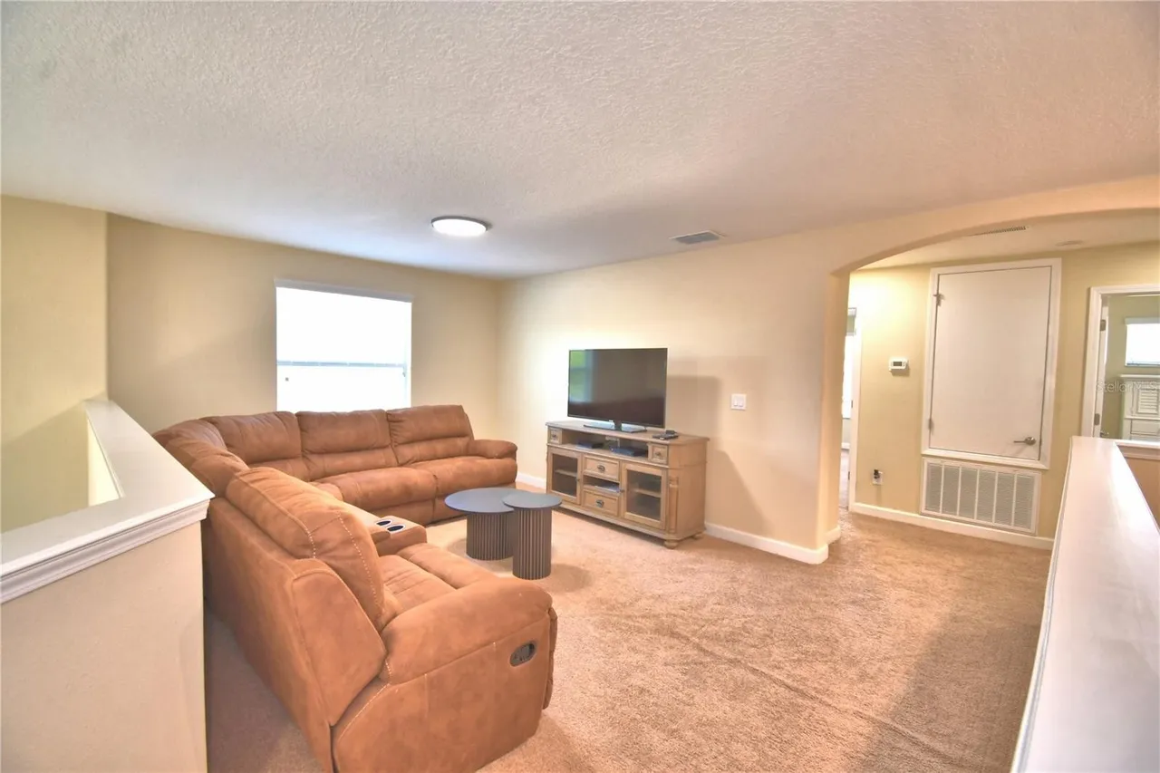 Slide show image of the Orlando Florida Home for Sale 30