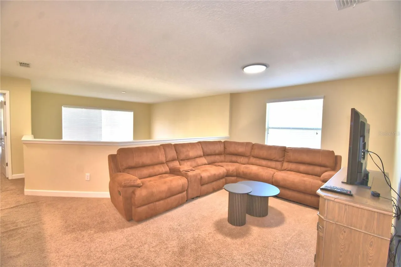 Slide show image of the Orlando Florida Home for Sale 31