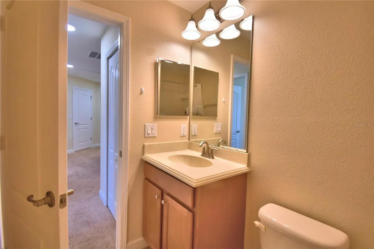 Slide show image of the Orlando Florida Home for Sale 33