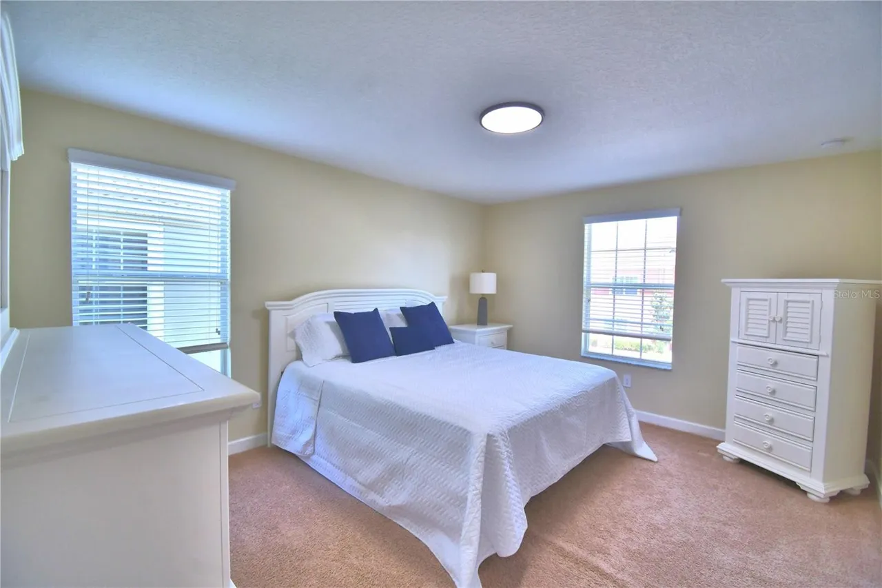 Slide show image of the Orlando Florida Home for Sale 34
