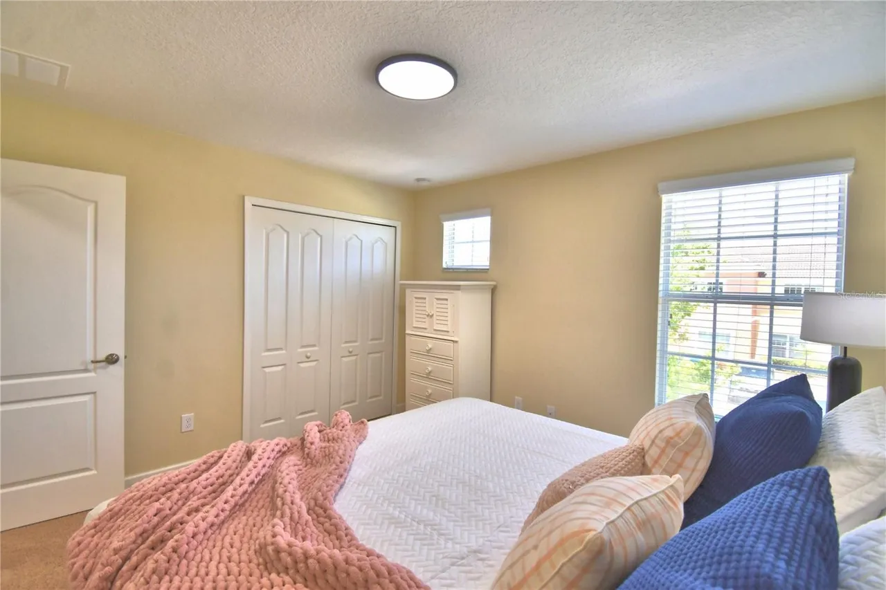 Slide show image of the Orlando Florida Home for Sale 39