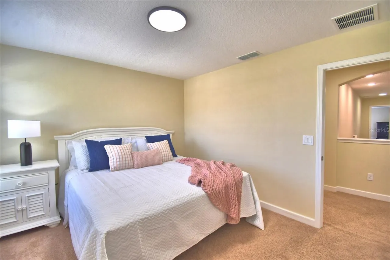 Slide show image of the Orlando Florida Home for Sale 40