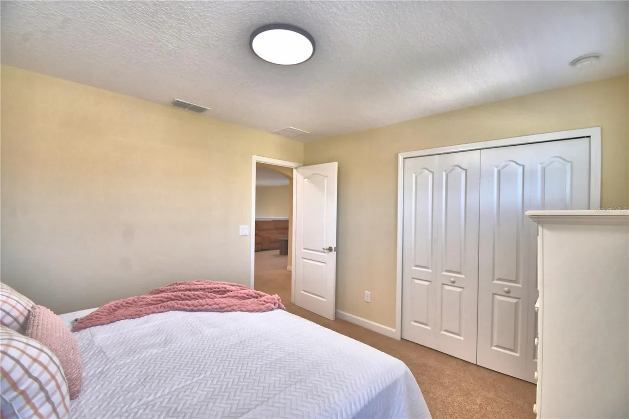 Slide show image of the Orlando Florida Home for Sale 41
