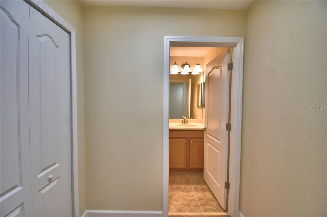 Slide show image of the Orlando Florida Home for Sale 43