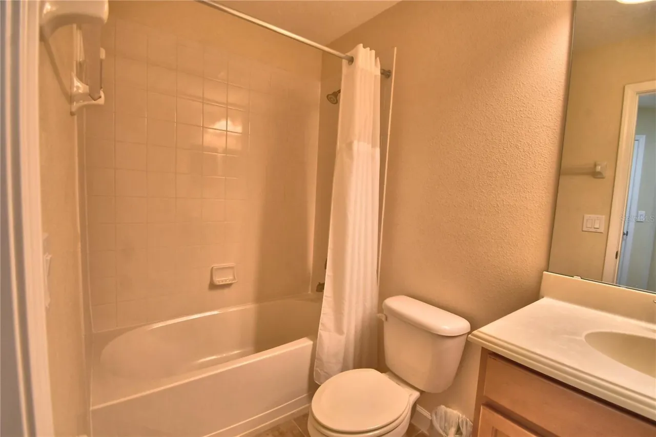 Slide show image of the Orlando Florida Home for Sale 44